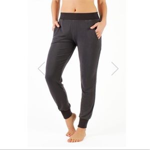 NWT / Hard Tail Forever Slim Jogger Size Medium